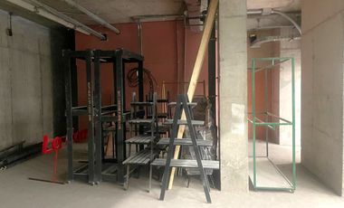 ARRIENDO Local comercial de 67,97m2, Centro Comercial. Metro Los Leones