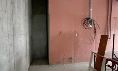 ARRIENDO Local comercial de 67,97m2, Centro Comercial. Metro Los Leones