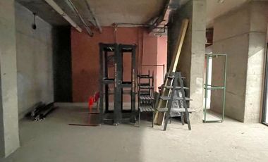 ARRIENDO Local comercial de 67,97m2, Centro Comercial. Metro Los Leones