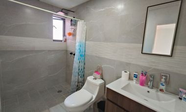 Casa REMODELADA EN VENTA en LOMA BONITA, a cuadra y 1/2 de Av. Tabachines