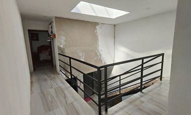 Casa REMODELADA EN VENTA en LOMA BONITA, a cuadra y 1/2 de Av. Tabachines