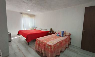 Casa REMODELADA EN VENTA en LOMA BONITA, a cuadra y 1/2 de Av. Tabachines