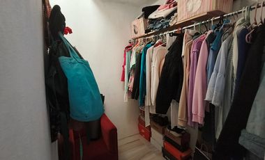 Casa REMODELADA EN VENTA en LOMA BONITA, a cuadra y 1/2 de Av. Tabachines