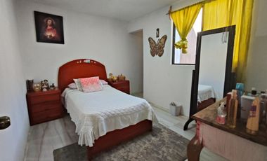 Casa REMODELADA EN VENTA en LOMA BONITA, a cuadra y 1/2 de Av. Tabachines