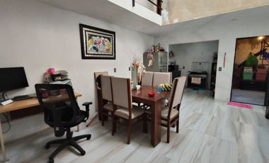 Casa REMODELADA EN VENTA en LOMA BONITA, a cuadra y 1/2 de Av. Tabachines