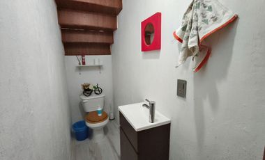 Casa REMODELADA EN VENTA en LOMA BONITA, a cuadra y 1/2 de Av. Tabachines