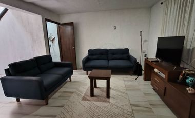 Casa REMODELADA EN VENTA en LOMA BONITA, a cuadra y 1/2 de Av. Tabachines