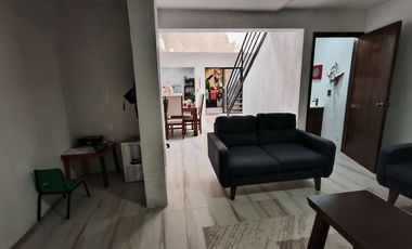 Casa REMODELADA EN VENTA en LOMA BONITA, a cuadra y 1/2 de Av. Tabachines