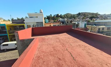 Casa REMODELADA EN VENTA en LOMA BONITA, a cuadra y 1/2 de Av. Tabachines