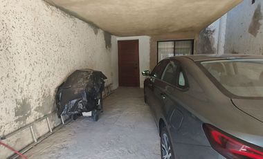 Casa REMODELADA EN VENTA en LOMA BONITA, a cuadra y 1/2 de Av. Tabachines