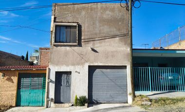 Casa REMODELADA EN VENTA en LOMA BONITA, a cuadra y 1/2 de Av. Tabachines