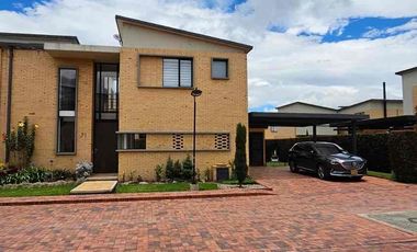 Rento hermosa casa cajica