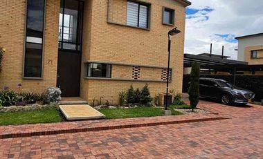 Rento hermosa casa cajica