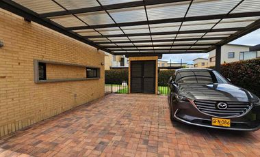 Rento hermosa casa cajica