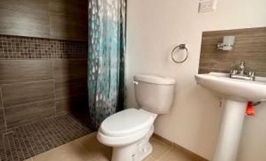 ¡Múdate sin cargar nada! Casa Amueblada y Equipada en Privada Azules