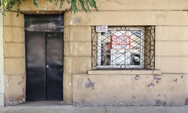 CASA ANTIGUA EN QUINTA NORMAL CALLE SANTA GENOVEVA CON ANDES A CUADRAS METRO GRUTA DE LOURDES