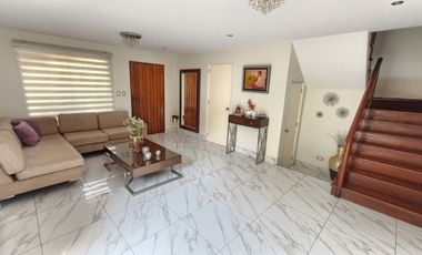 Acogedora Casa de 2 Pisos en Condominio Residencial Sol de La Molina