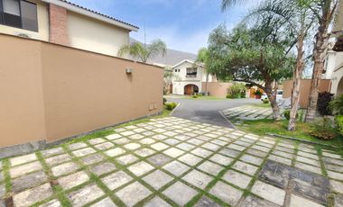 Acogedora Casa de 2 Pisos en Condominio Residencial Sol de La Molina