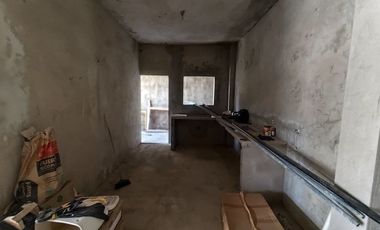 CASA EN VENTA CON LOSA, EN OBRA GRIS EN MACHALA