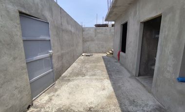 CASA EN VENTA CON LOSA, EN OBRA GRIS EN MACHALA