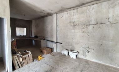 CASA EN VENTA CON LOSA, EN OBRA GRIS EN MACHALA