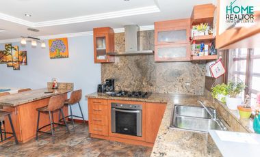 Oportunidad de Inversión-Casa con 2 Departamentos Independientes- Racar, Cuenca