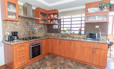 Oportunidad de Inversión-Casa con 2 Departamentos Independientes- Racar, Cuenca