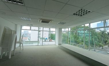 VENDEMOS OFICNA CONSULTORIO BUCARAMANGA CABECERA CON PARQUEADERO