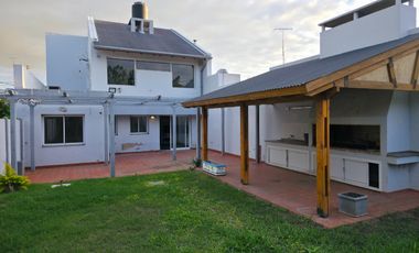 EN VENTA ! CASA 6 DORMITORIOS - CAÑADA DE GÓMEZ