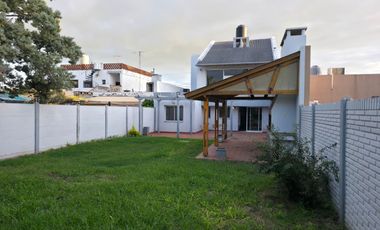 EN VENTA ! CASA 6 DORMITORIOS - CAÑADA DE GÓMEZ