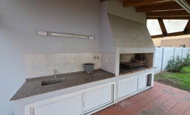 EN VENTA ! CASA 6 DORMITORIOS - CAÑADA DE GÓMEZ