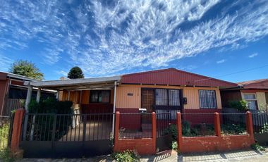 Renovada y Amplia Casa con 5 dormitorios cocina comedor diario 1 baño estacionaiento bodega excelente conectividad