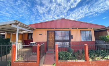 Renovada y Amplia Casa con 5 dormitorios cocina comedor diario 1 baño estacionaiento bodega excelente conectividad