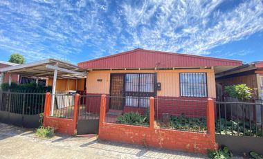 Renovada y Amplia Casa con 5 dormitorios cocina comedor diario 1 baño estacionaiento bodega excelente conectividad