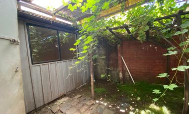 Renovada y Amplia Casa con 5 dormitorios cocina comedor diario 1 baño estacionaiento bodega excelente conectividad