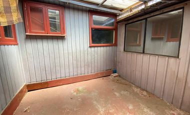 Renovada y Amplia Casa con 5 dormitorios cocina comedor diario 1 baño estacionaiento bodega excelente conectividad