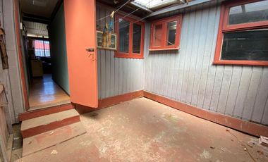 Renovada y Amplia Casa con 5 dormitorios cocina comedor diario 1 baño estacionaiento bodega excelente conectividad