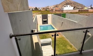 Casa de Playa en Venta en Bujama – 3 Pisos con Piscina | Condominio Brisas