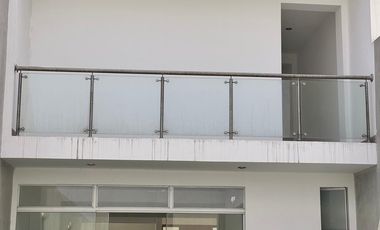 Casa de Playa en Venta en Bujama – 3 Pisos con Piscina | Condominio Brisas