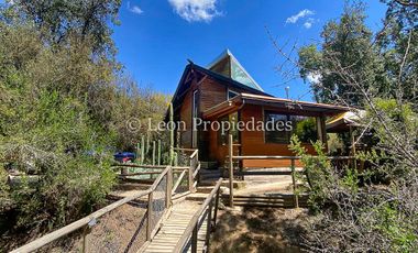 Leon Propiedades vende gran casa con parcela en sector Los Naranjos, Curacaví.