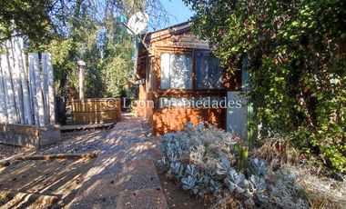 Leon Propiedades vende gran casa con parcela en sector Los Naranjos, Curacaví.
