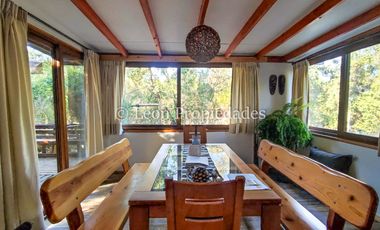 Leon Propiedades vende gran casa con parcela en sector Los Naranjos, Curacaví.