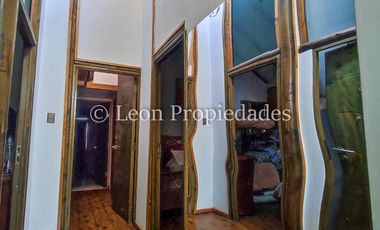 Leon Propiedades vende gran casa con parcela en sector Los Naranjos, Curacaví.