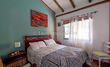 Leon Propiedades vende gran casa con parcela en sector Los Naranjos, Curacaví.