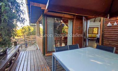 Leon Propiedades vende gran casa con parcela en sector Los Naranjos, Curacaví.