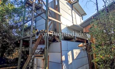 Leon Propiedades vende gran casa con parcela en sector Los Naranjos, Curacaví.