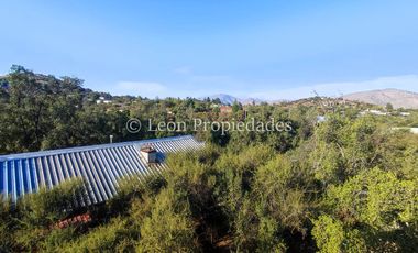 Leon Propiedades vende gran casa con parcela en sector Los Naranjos, Curacaví.