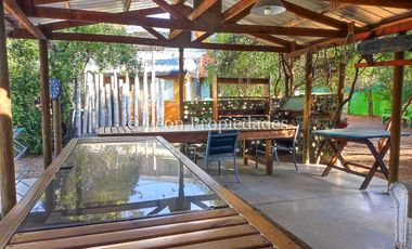 Leon Propiedades vende gran casa con parcela en sector Los Naranjos, Curacaví.