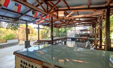 Leon Propiedades vende gran casa con parcela en sector Los Naranjos, Curacaví.