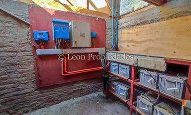 Leon Propiedades vende gran casa con parcela en sector Los Naranjos, Curacaví.